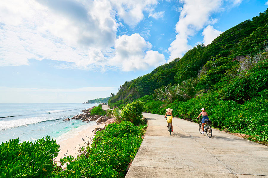 La bicicleta es el mejor medio de transporte en La Digue La bicicleta es el mejor medio de transporte en La Digue