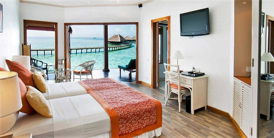Interior del Water Bungalow del Adaaran Club Rannalhi
