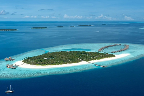 Vista aérea de Anantara Kihavah Maldives en el atolón Baa