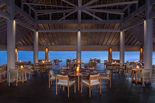 Restaurante SPICE sobre el agua en Anantara Kihavah