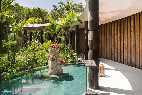 Instalaciones de arte repartidas por la isla en JOALI Maldives