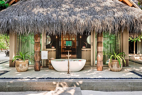 Luxury Beach Villa with Pool con piscina infinity y jardín privado