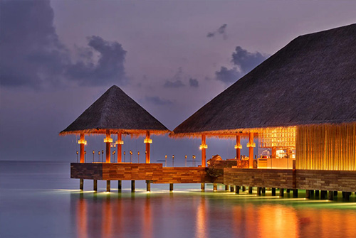 Saoke, restaurante japonés–peruano sobre plataformas en la laguna