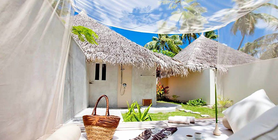 Baño exterior de la Deluxe Jacuzzi Beach Villa