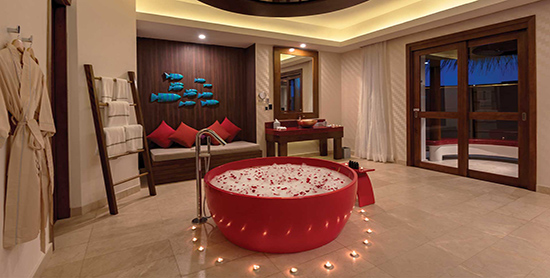 Baño de la Honeymoon Suite with Pool de OBLU Select at Sangeli