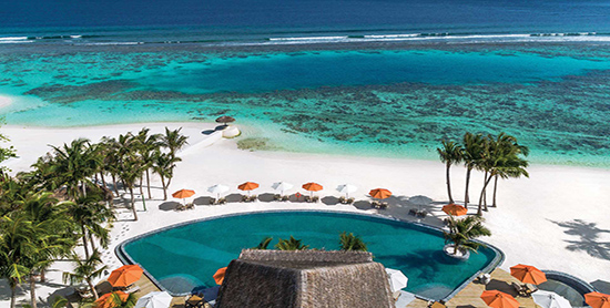 Piscina y One Banyan Bar