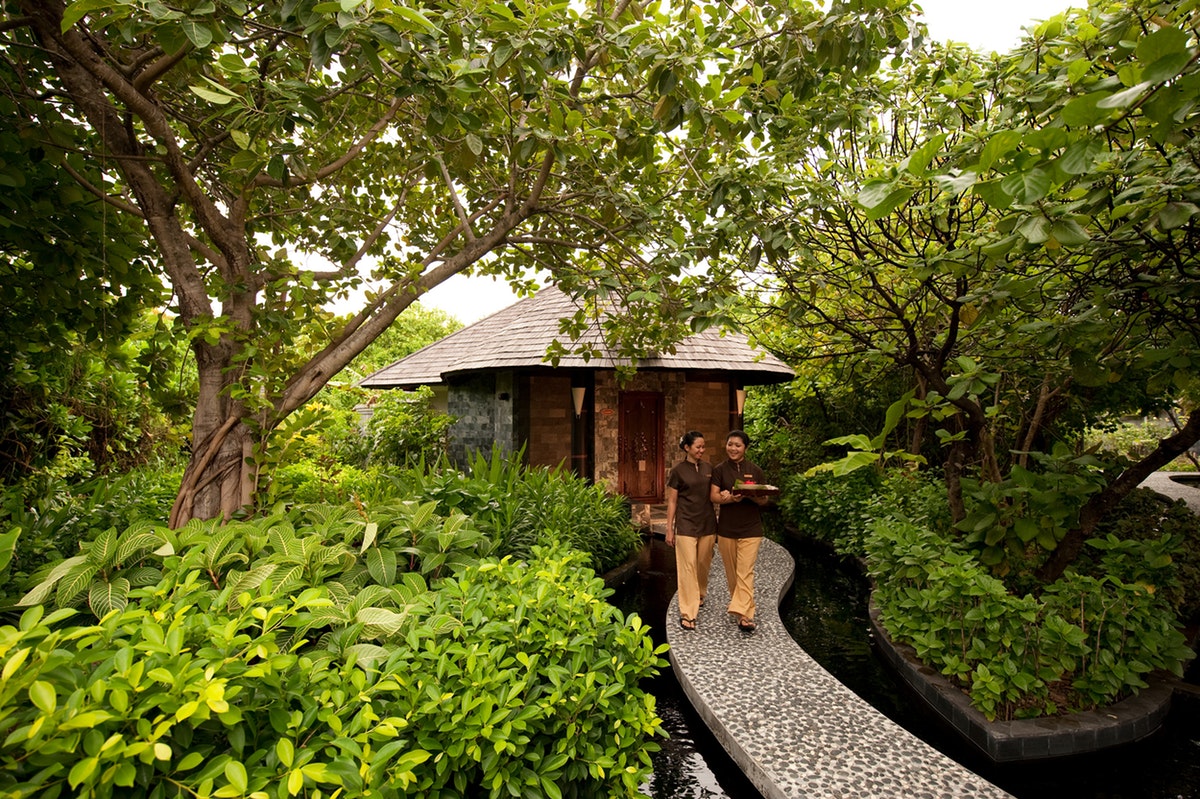 Densa vegetación en el interior de Iru Fushi