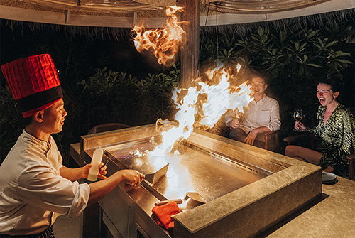 Parrilla y teppanyaki en Ocaso, el grill de playa de The Nautilus Maldives