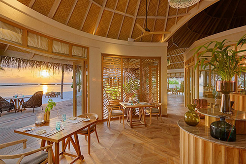 Thyme, restaurante all-day dining frente a la playa en The Nautilus Maldives