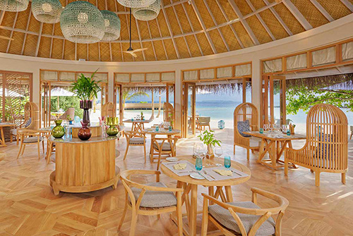 Thyme, restaurante all-day dining frente a la playa en The Nautilus Maldives