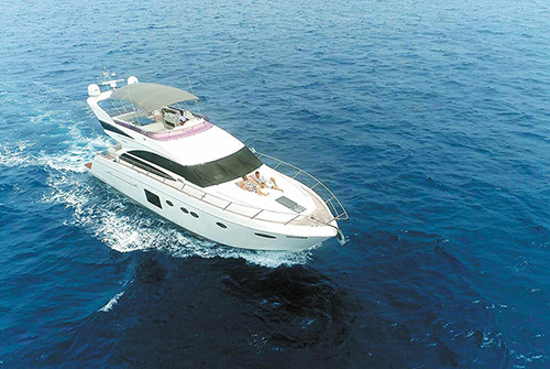 Paseo al atardecer en el yate privado de The Nautilus Maldives