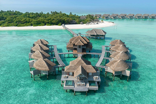 Vista aérea del Merana Spa sobre el agua en Vakkaru Maldives