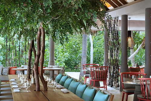 Isoletta, restaurante italiano junto a la piscina en Vakkaru Maldives