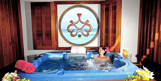 Jacuzzi de la Two-Bedroom Ocean Suite with Pool en el Paradise Island Resort & Spa