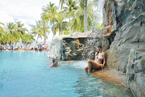 Piscina principal de Villa Park Resort and Spa