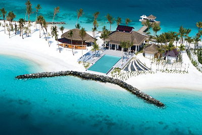 Piscina y bar de OBLU Select Lobigili